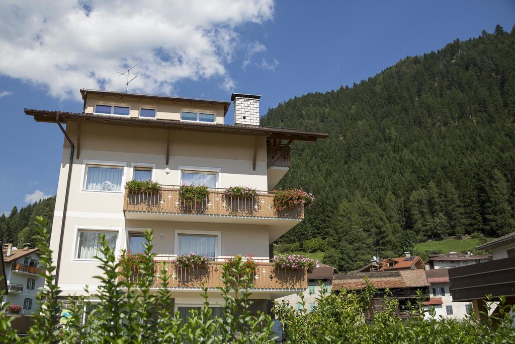 Appartamento Rose Di Bosco Predazzo Bagian luar foto