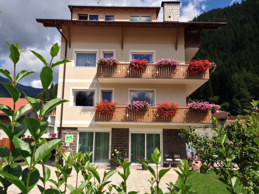 Appartamento Rose Di Bosco Predazzo Bagian luar foto